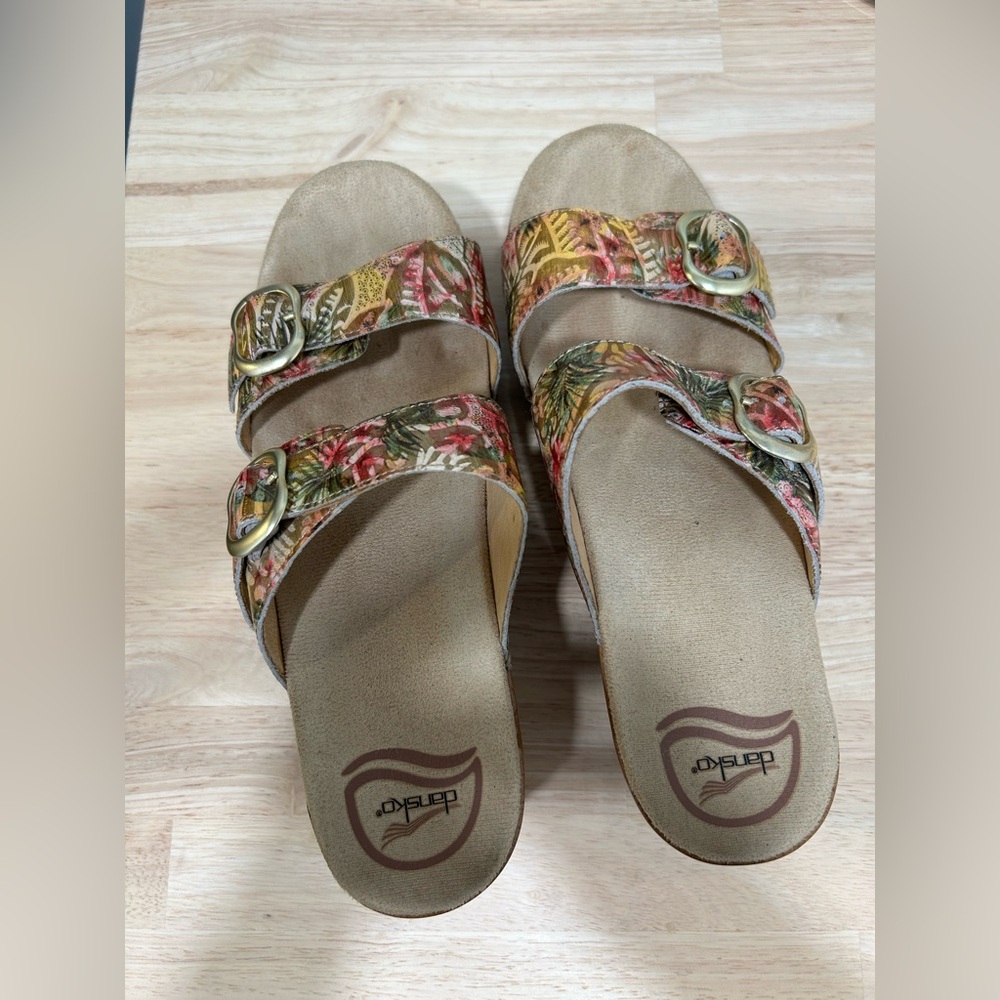 Dansko Women's Floral Sandals in ladies 38 or ladies 7.5